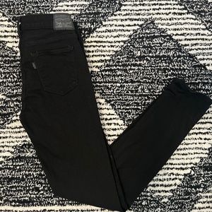 Size 27 Levi 711 Skinny- black